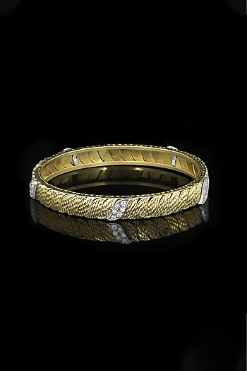 18kt Yellow Gold Finish Round-Shaped Diamond Bangle