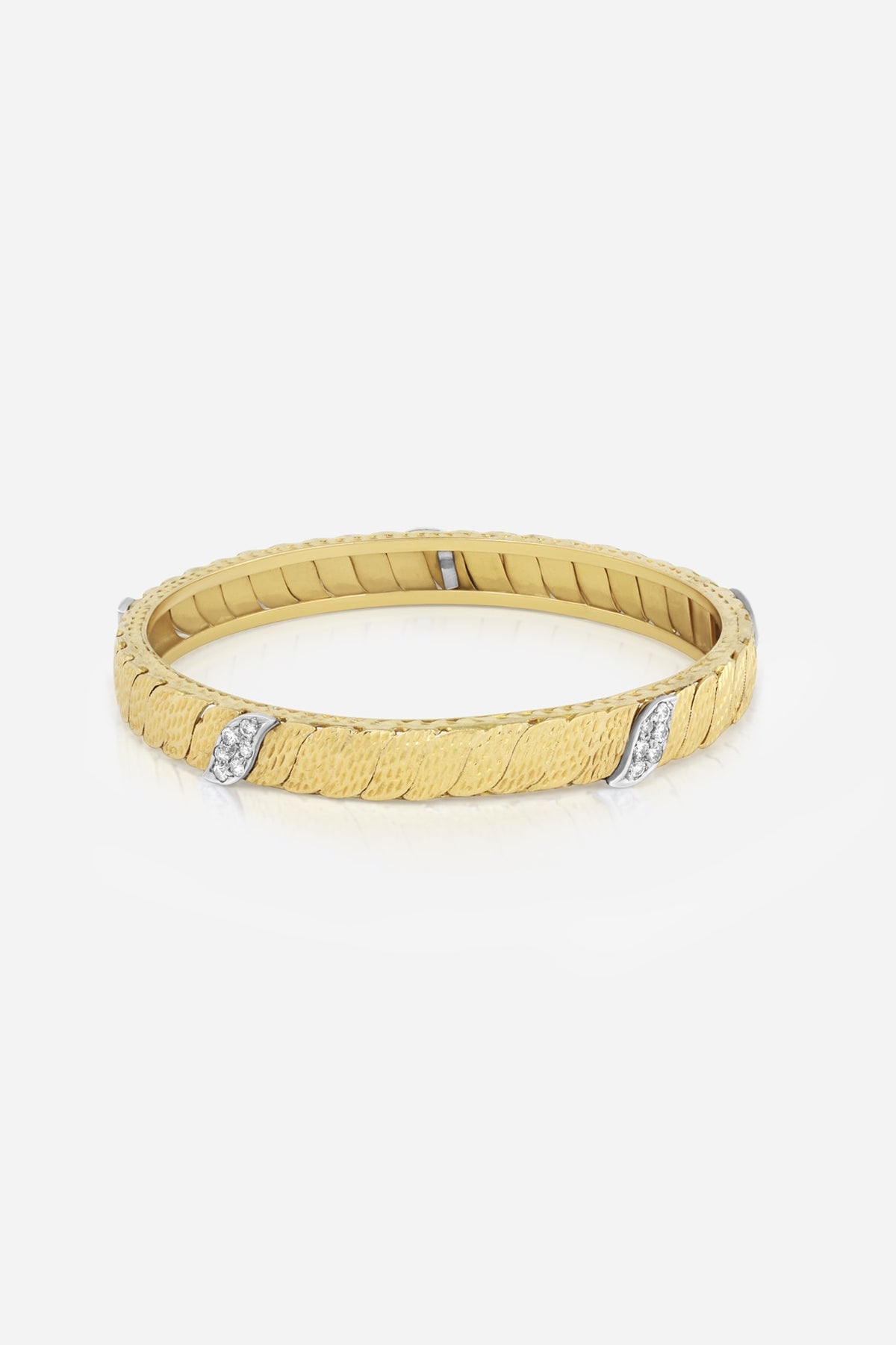 18kt Yellow Gold Finish Round-Shaped Diamond Bangle