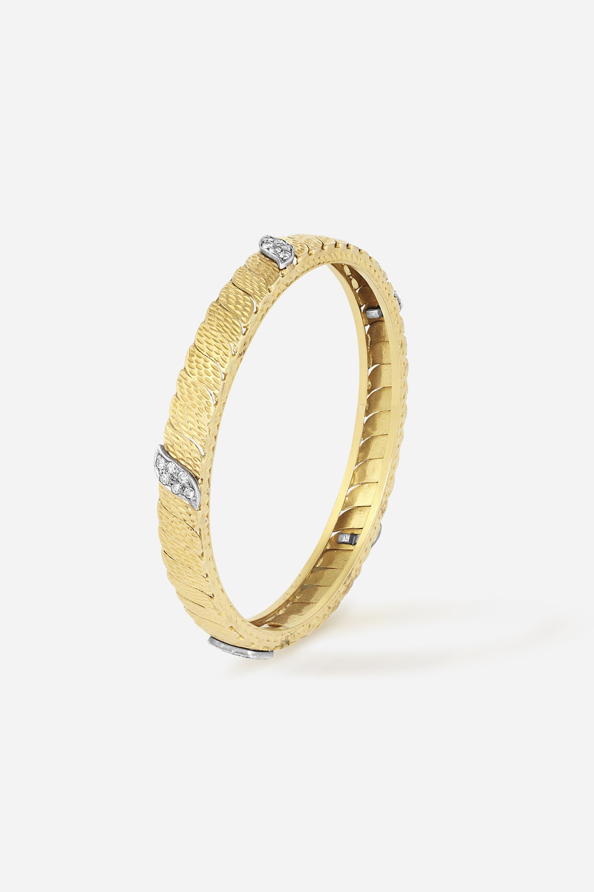 18kt Yellow Gold Finish Round-Shaped Diamond Bangle