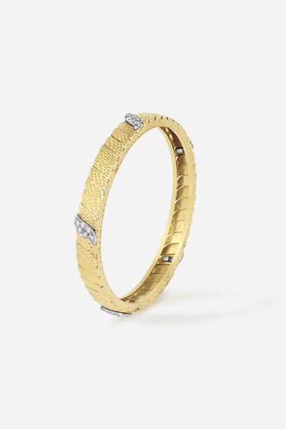 18kt Yellow Gold Finish Round-Shaped Diamond Bangle
