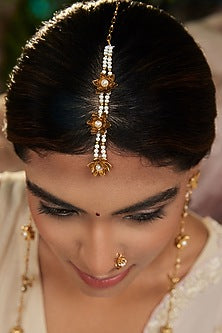 Antique Gold Finish Lotus Motif Maangtikka