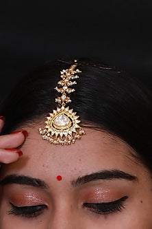 Gold Micro Finish Pearl Maang Tikka In Sterling Silver