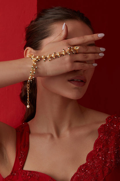 Kundan Pearl Embellished Hathphool
 
