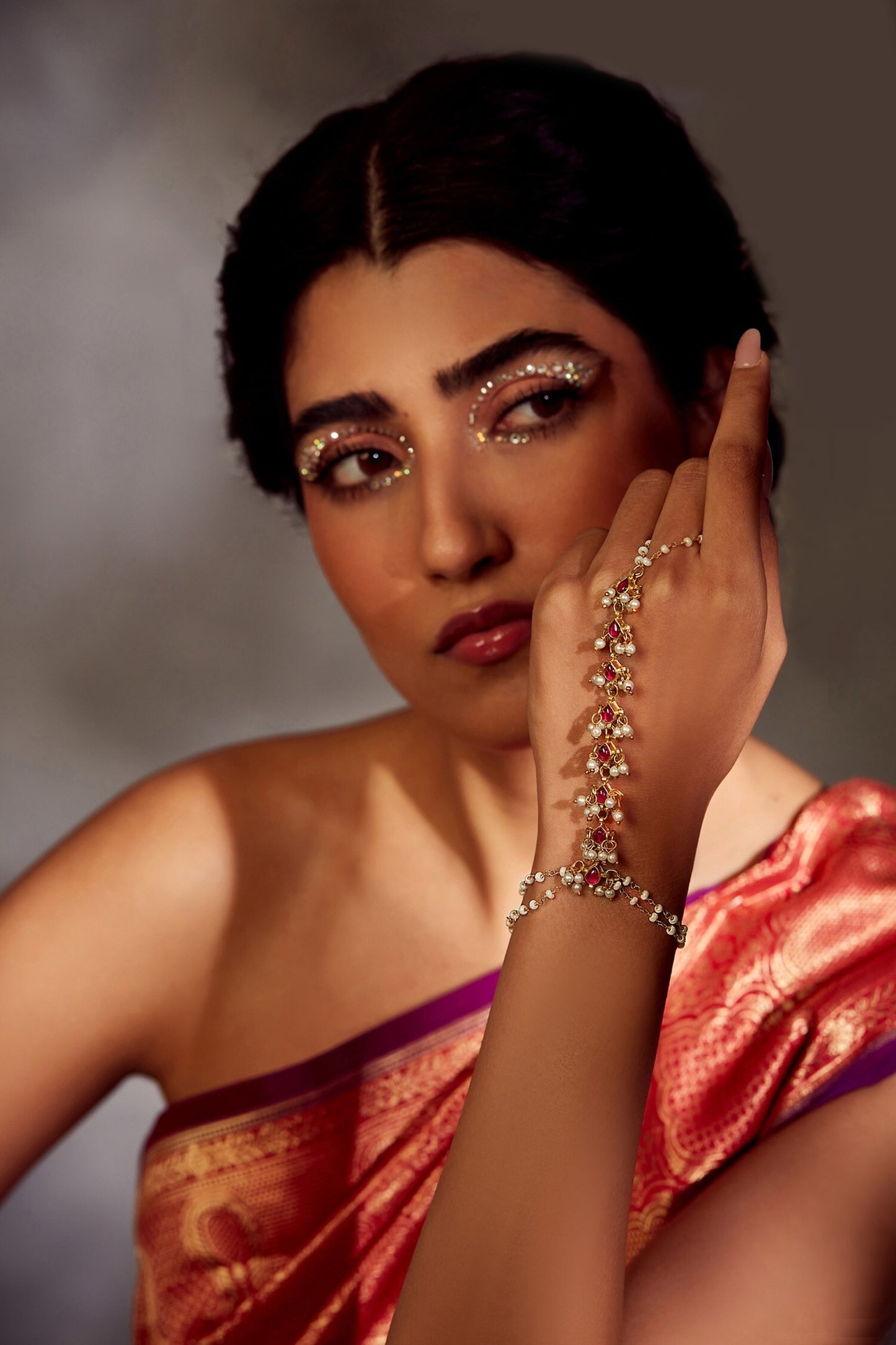 Kundan & Pearls Hathphool
 