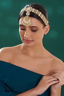 Gold Finish White Kundan Mathapatti
