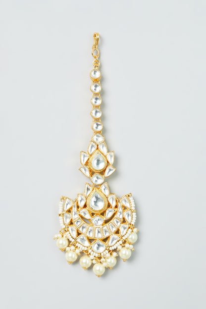 Gold Finish Alloy Maang Tikka