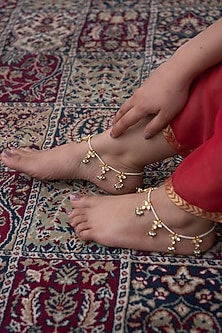 Gold Finish Kundan & Shell Pearl Anklets