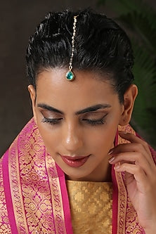 Gold Finish Kundan & Pearls Maang Tikka