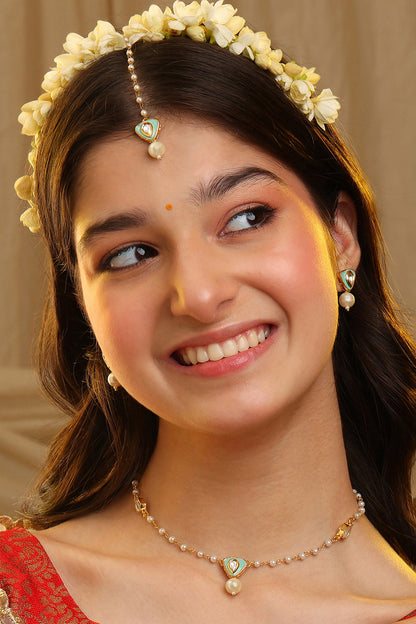 Gold Finish Green Kundan Necklace Set For Girls