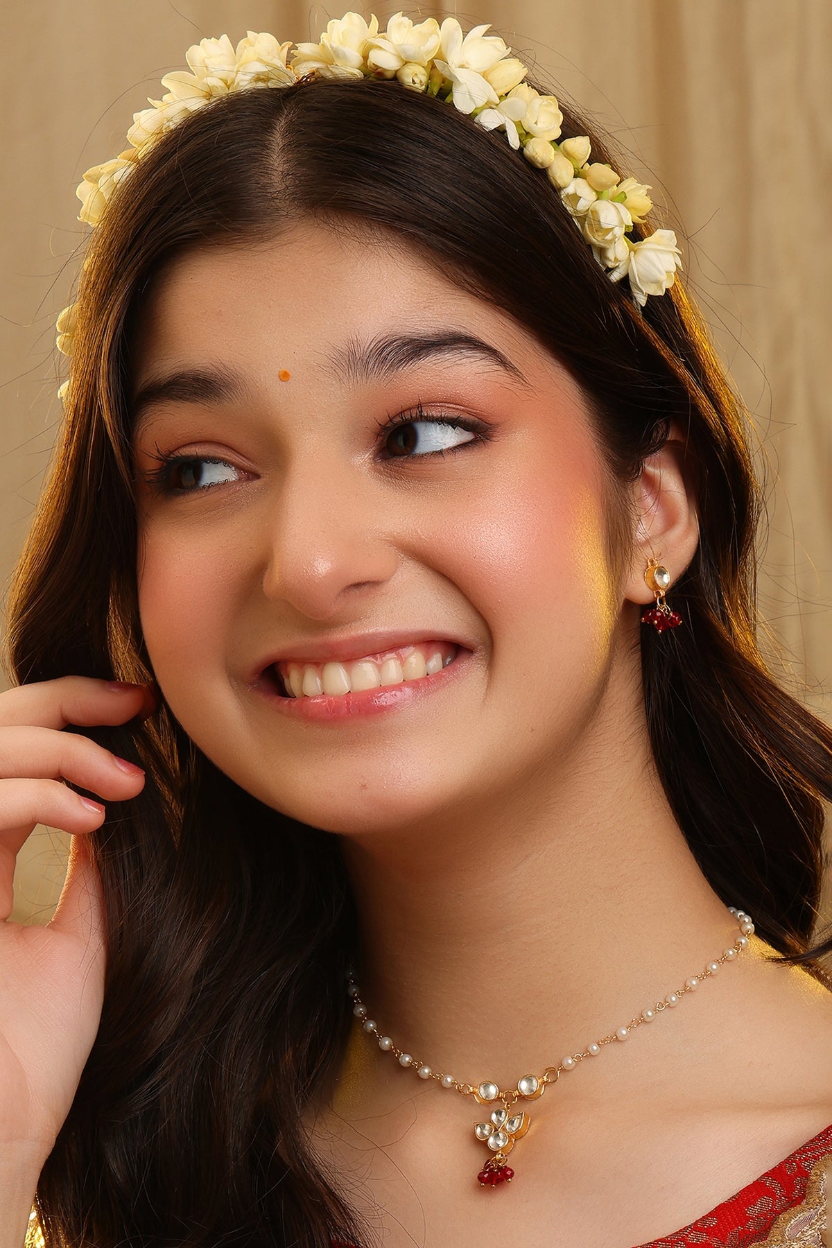 Gold Finish Glass Kundan Choker Necklace Set For Girls