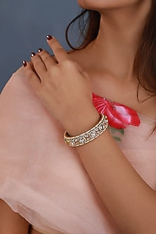 Matte Gold Plated White Jadtar Stone Adjustable Bangle