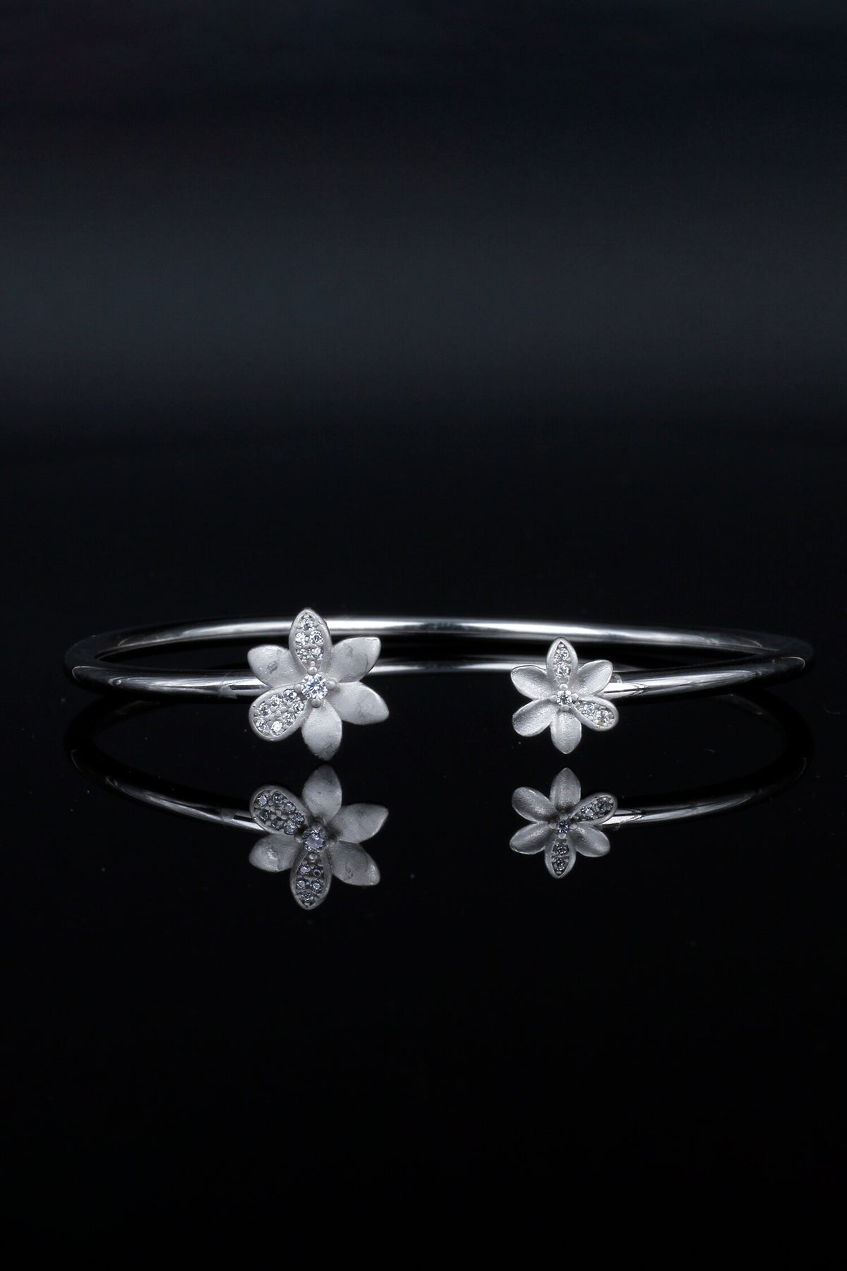 Hena Floral Open Bracelet 