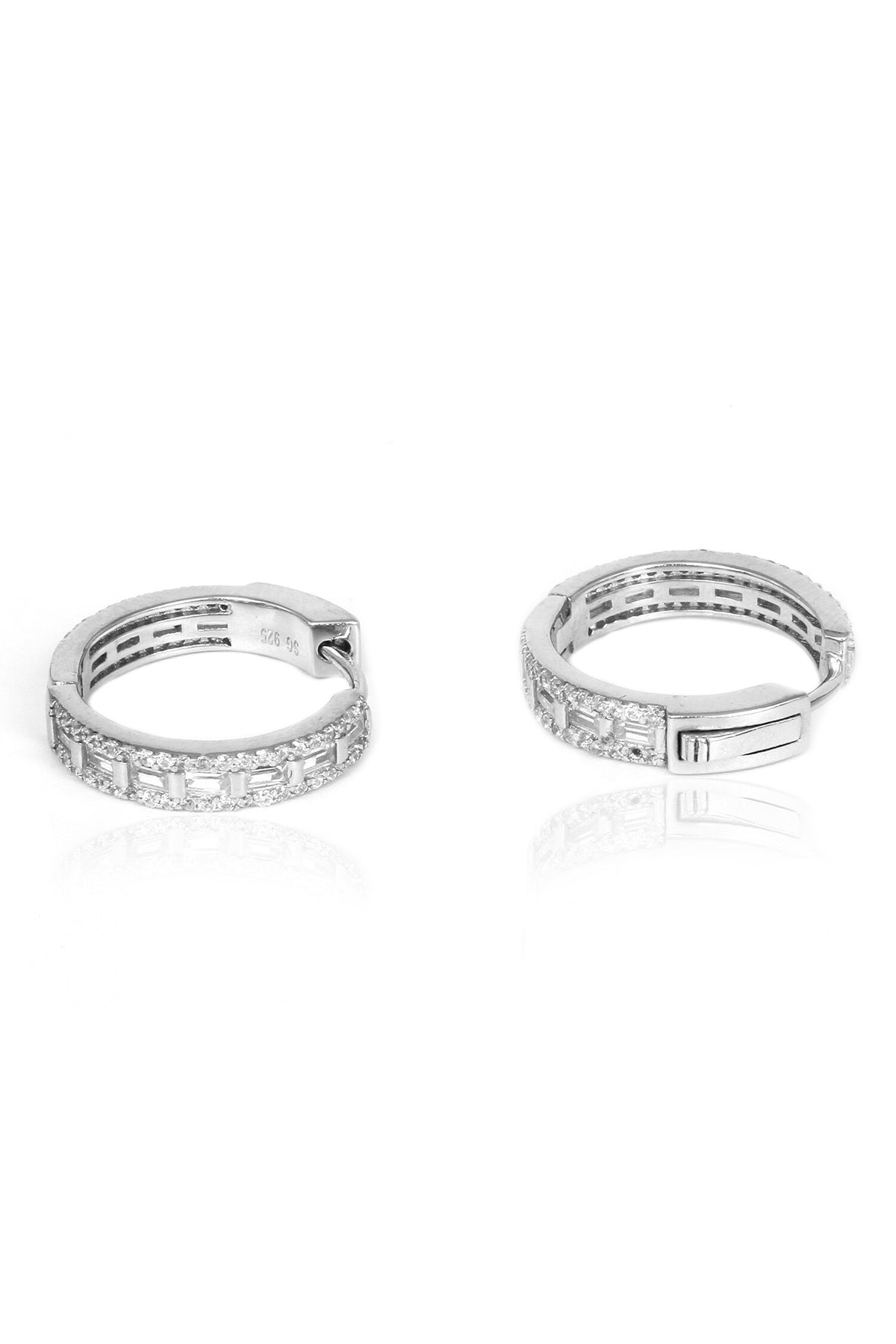Shaya Silver Huggie 