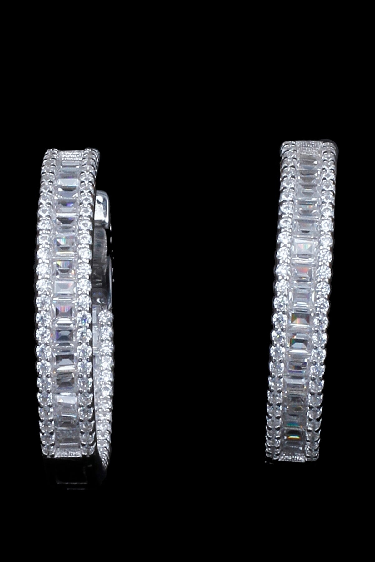 Shaya Silver Huggie 