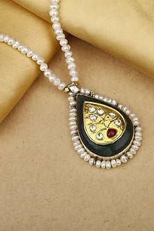 Gold Finish Green Onyx Stone Handcrafted Pendant Necklace In Sterling Silver