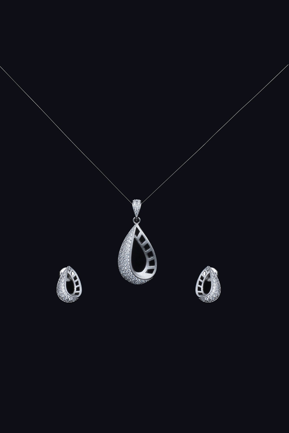 Urfi Tear Drop Pendant With Earrings 