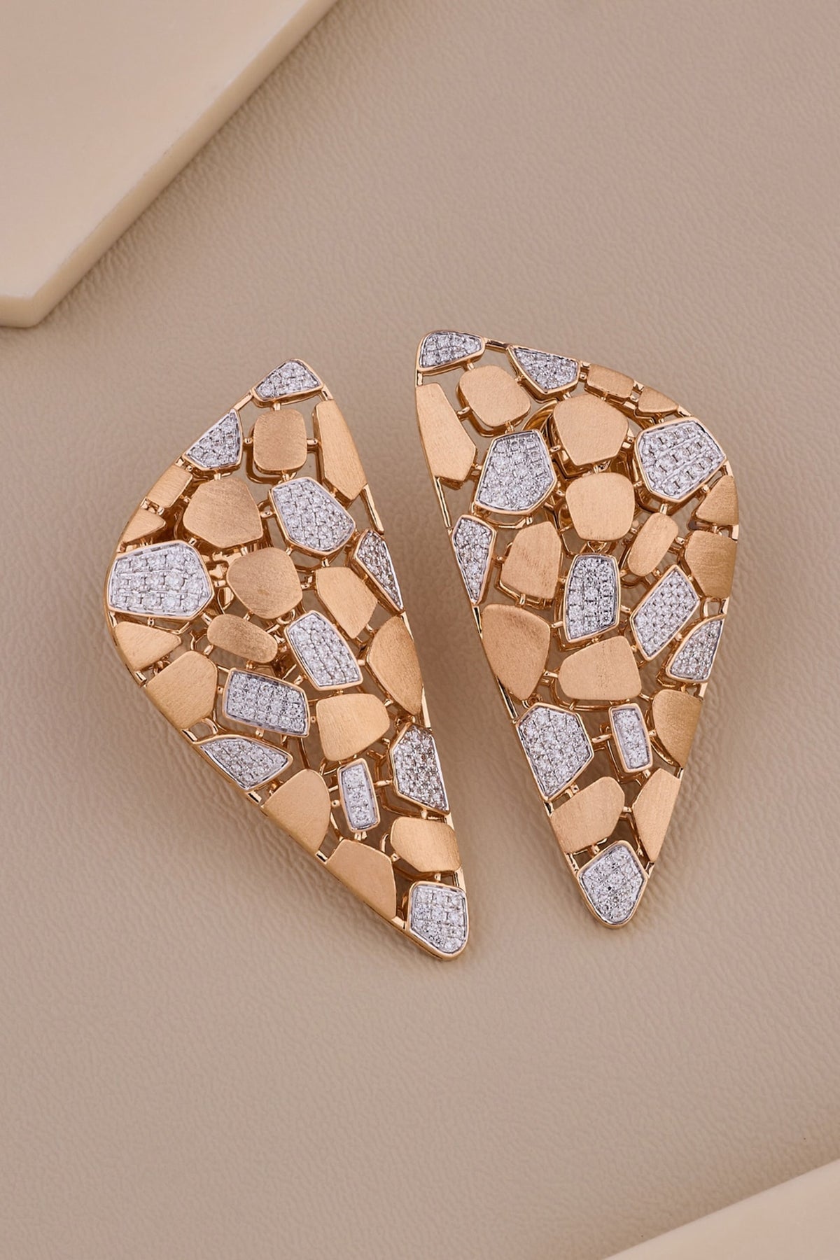 18kt Rose Gold Finish Round-Shaped Diamond Stud Earrings
