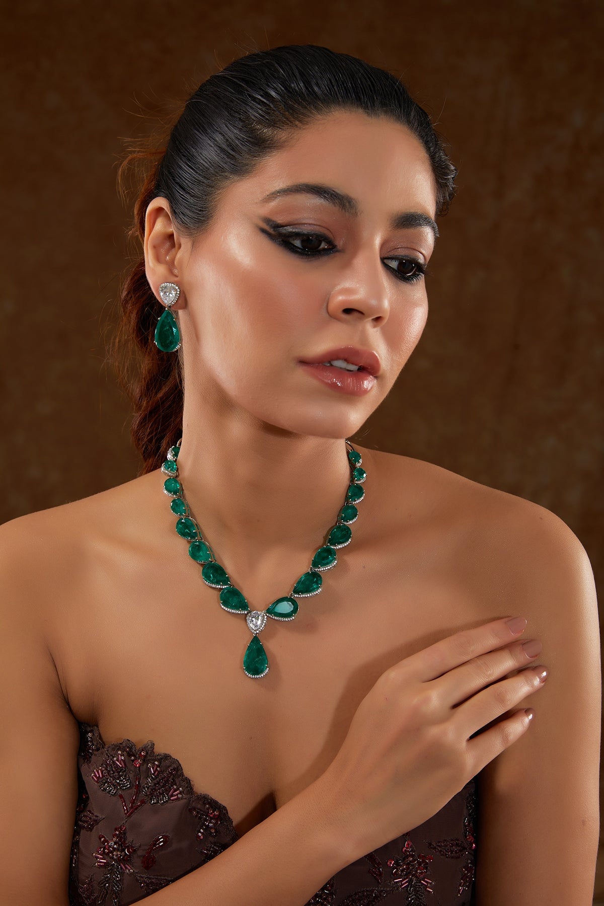 White Finish Zircon & Emerald Necklace Set In Sterling Silver