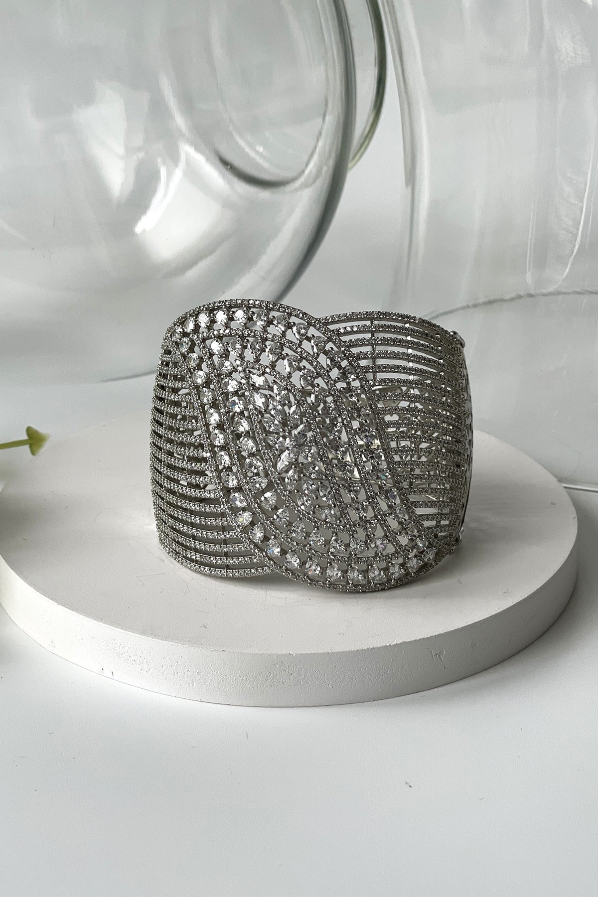 White Finish Zircon Openable Bracelet