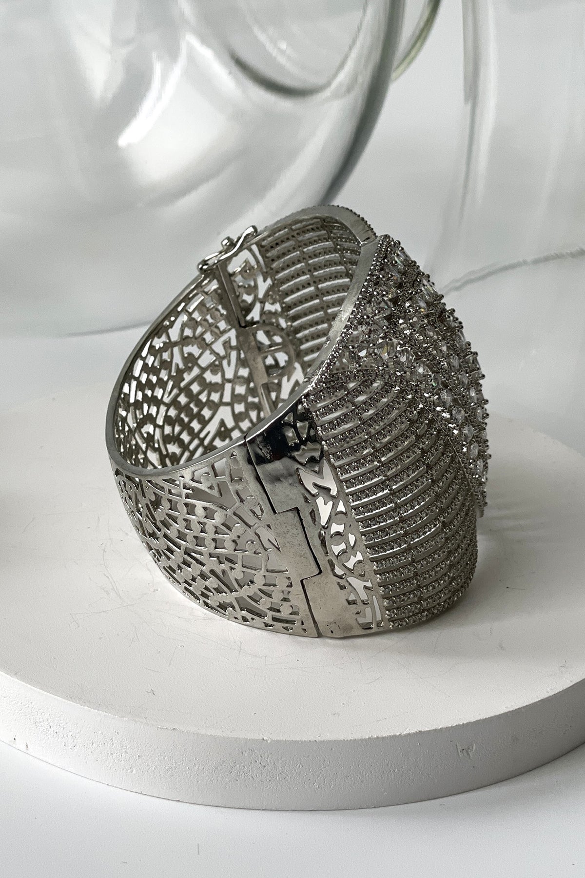 White Finish Zircon Openable Bracelet