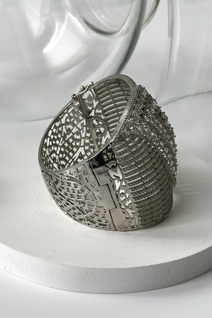 White Finish Zircon Openable Bracelet