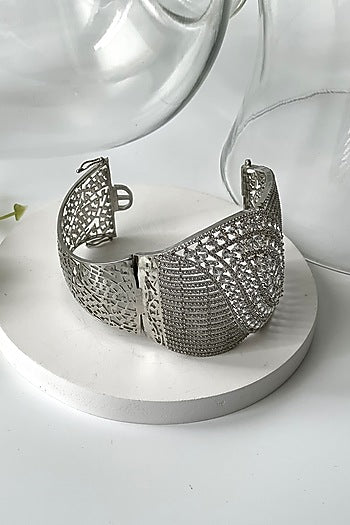 White Finish Zircon Openable Bracelet
