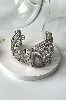 White Finish Zircon Openable Bracelet