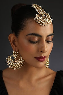 Gold Finish Synthetic Stone & Kundan Polki Earrings With Maangtikka