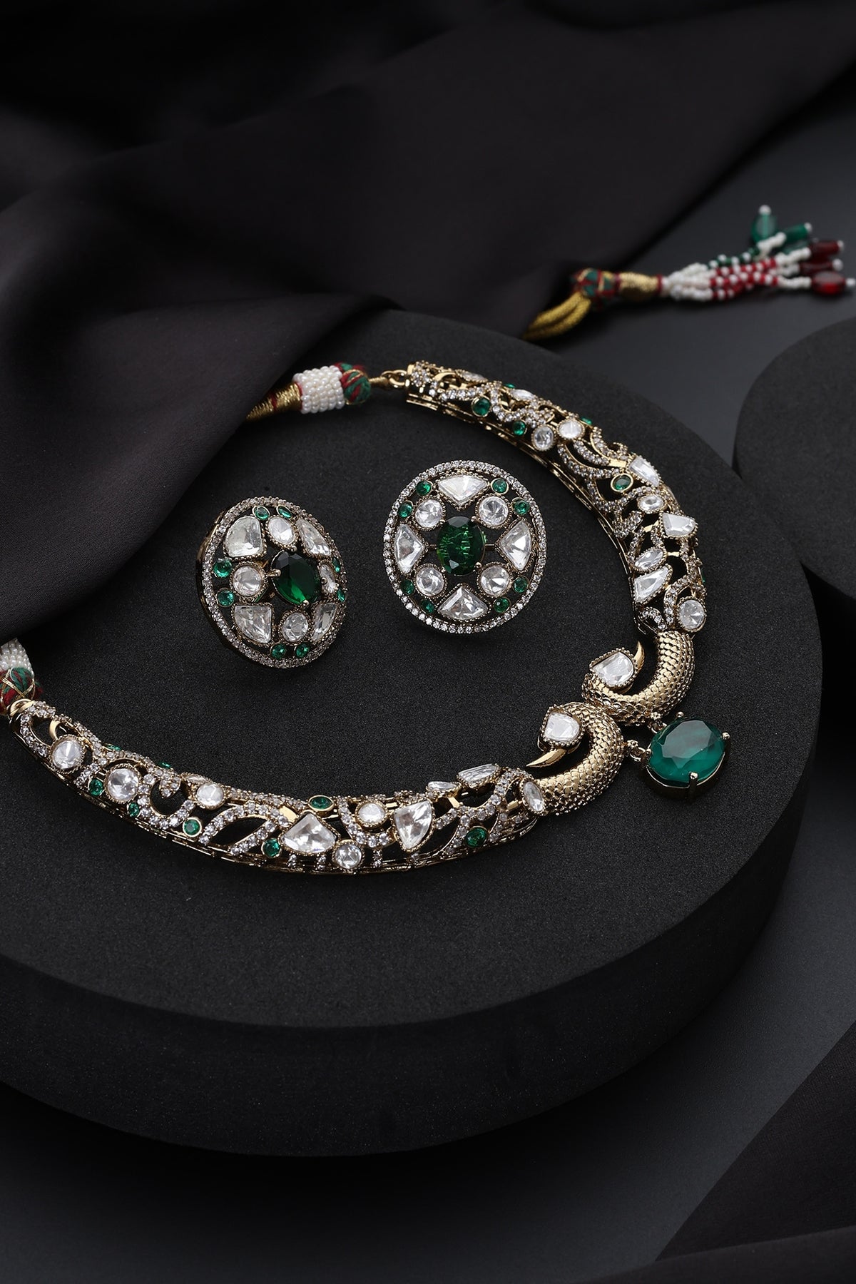 Gold Finish Green Kundan Polki Hasli Necklace Set