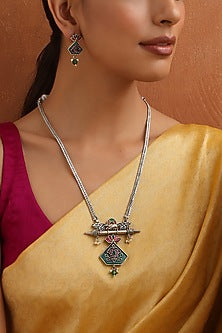 White Finish Jadau Kundan Polki Pendant Necklace Set