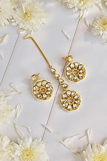 Gold Finish Kundan Polki Earrings With Maang Tikka