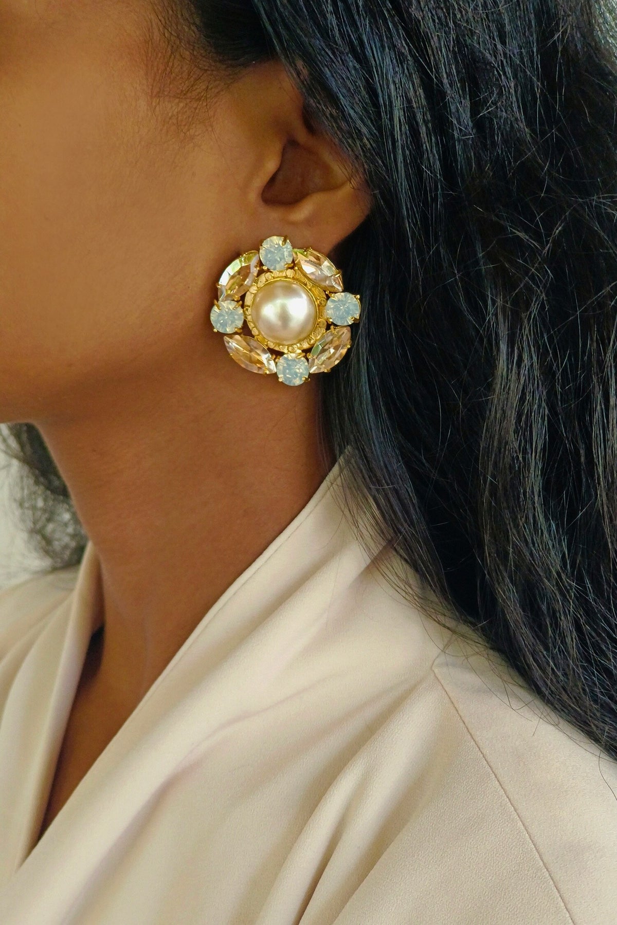 Sangria Pearl Stud Earrings 