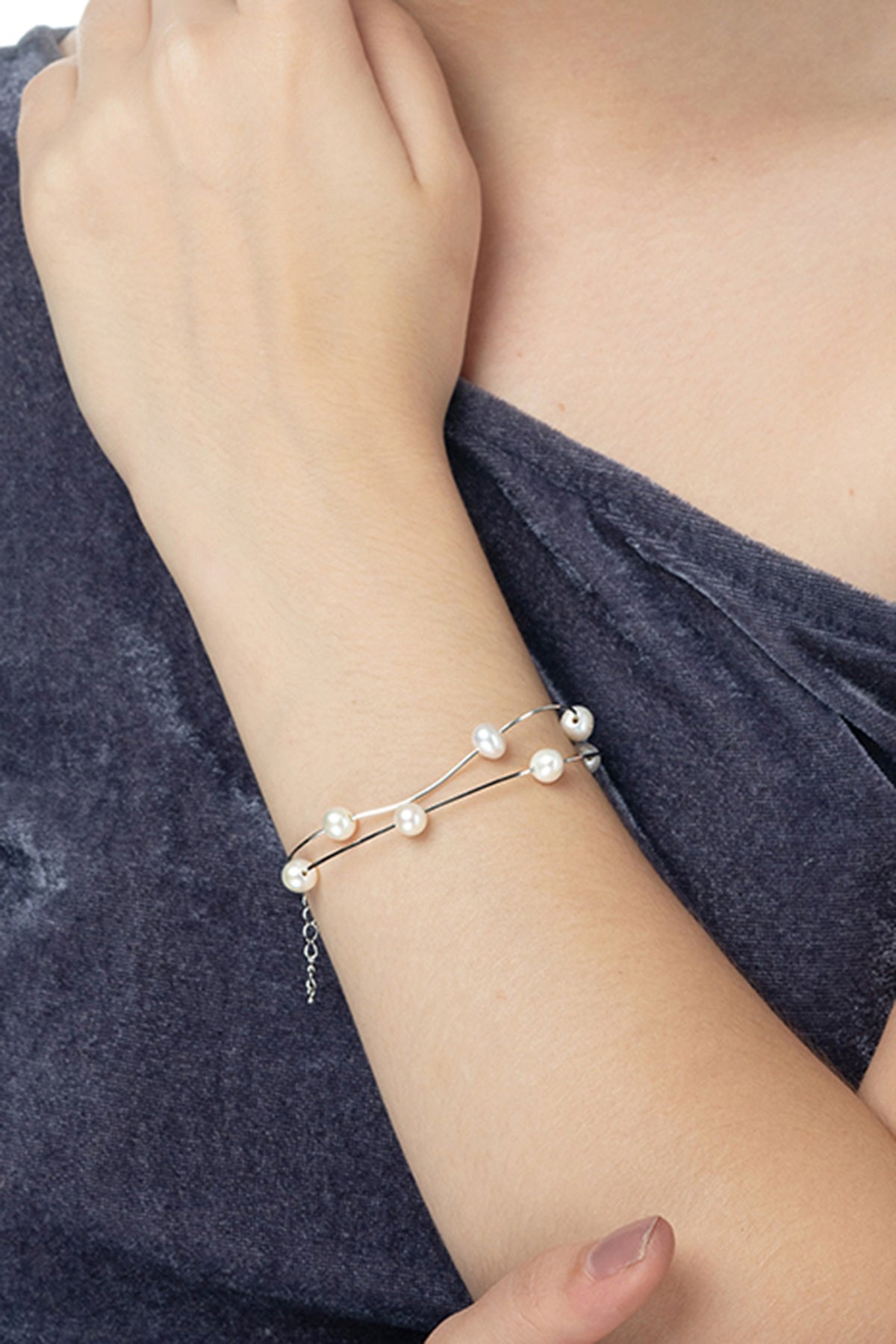 White Finish Pearl Bracelet In Sterling Silver