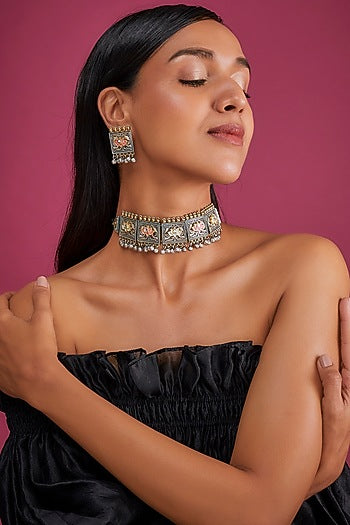 Two Tone Finish Faux Pearl Choker Necklace Set