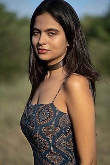 Matte Silver Finish Adjustable Mandra Choker Necklace
