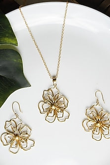 Gold Finish Floral Motif Necklace Set