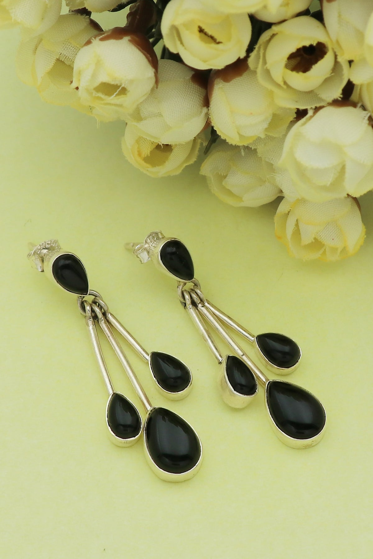 White Finish Black Onyx Orecchino Dangler Earrings In Sterling Silver