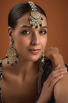 Gold Finish Kundan Polki & Emerald Synthetic Stone Dangler Earrings With Maangtikka