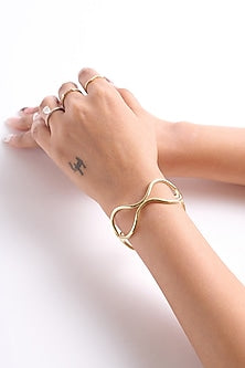 Gold Finish Wavy Sculpted Necklace