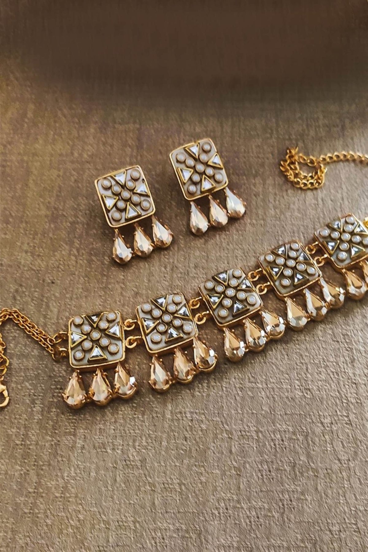 Viana Mini Embellished Choker Set 