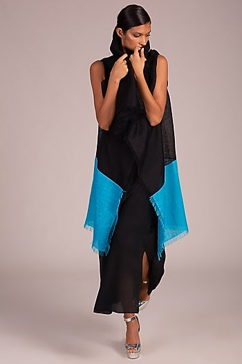 Black Color Blocked Cape With Fringe