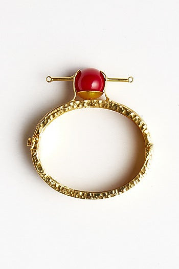 Gold Finish Engulfed Metal Leave & Red Coral Stone Bracelet
