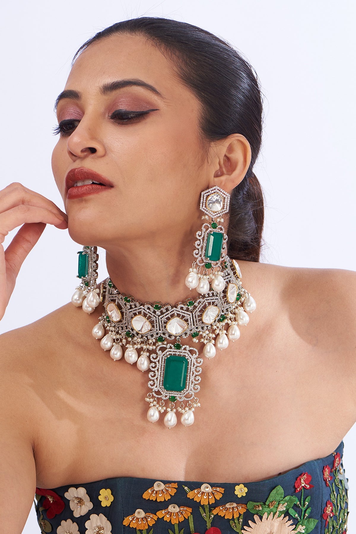White Finish Zircon & Emerald Stone Choker Necklace Set