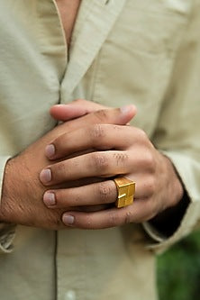 Gold Finish Plateau Ring In Brass