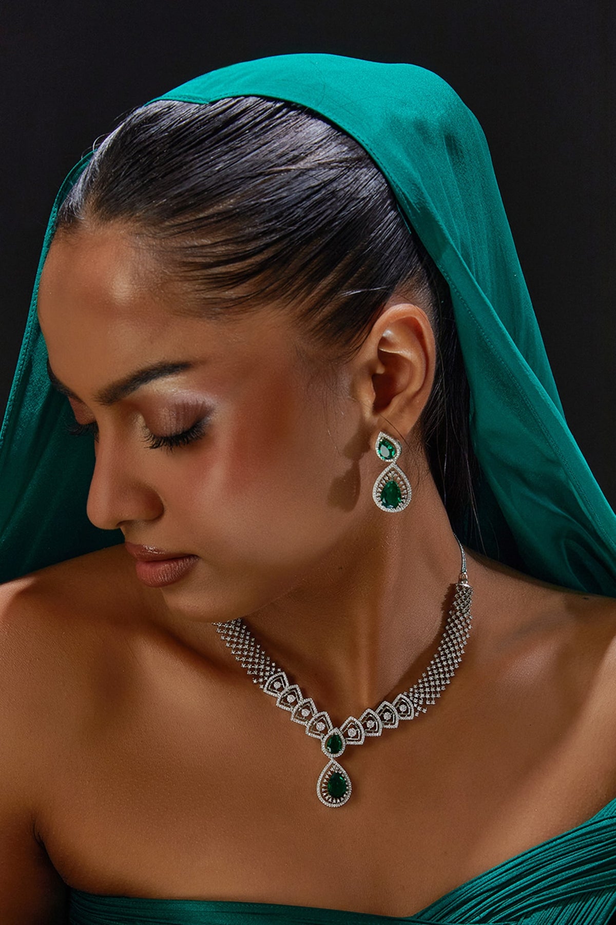 White Finish Zircon & Green Stone Necklace Set