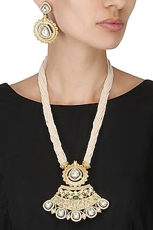 Antique Gold Finish Kundan Studded Pendant Set