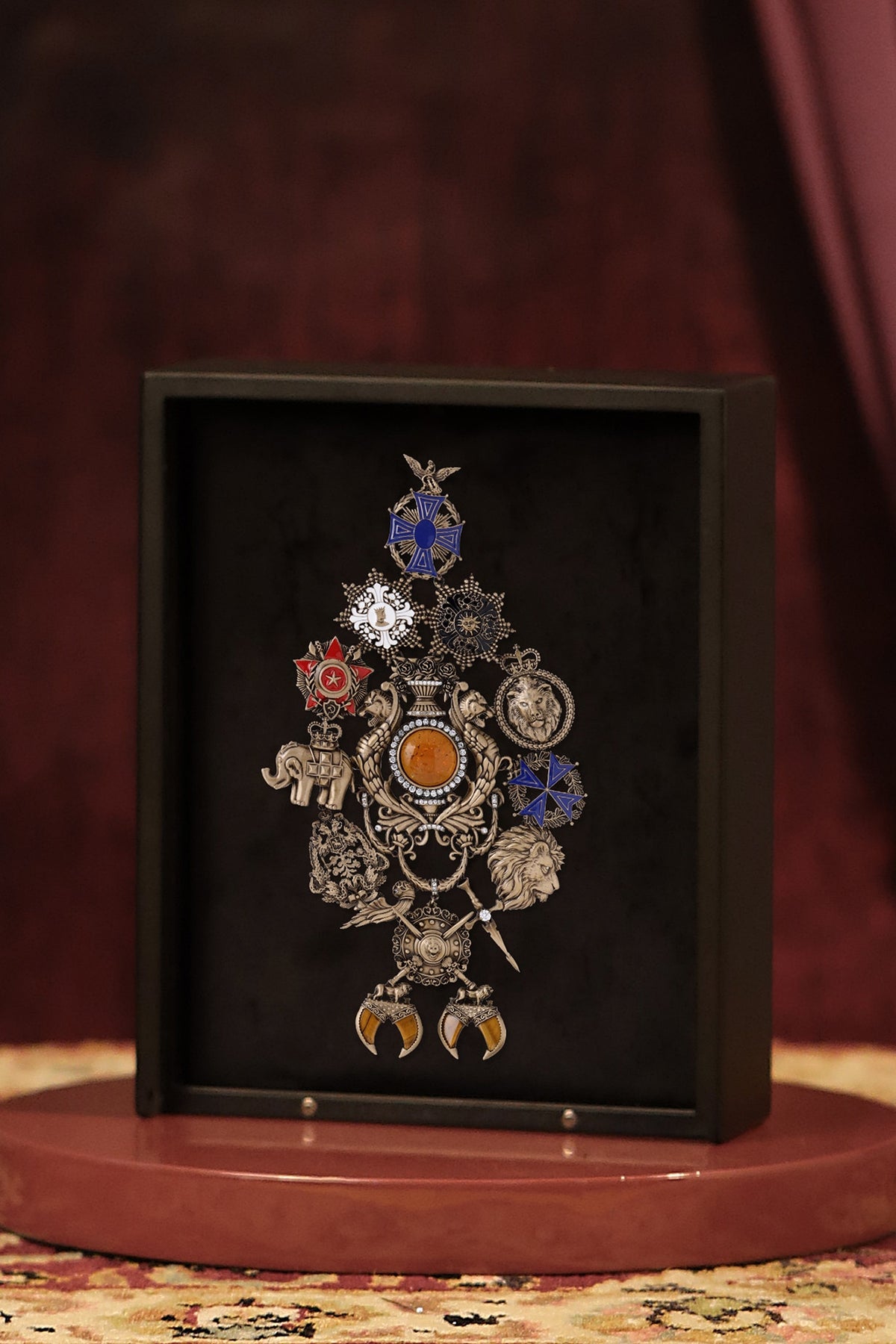 Antique Gold Finish Sovereign Brooch