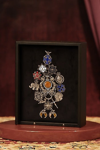 Antique Gold Finish Sovereign Brooch