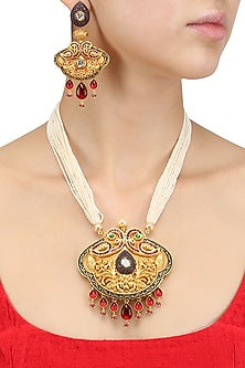 Gold Finish Textured Pendant Pearl Multiple String Necklace Set