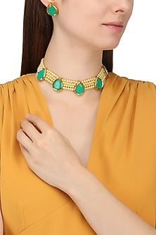 Gold Finish Emerald Green Stone Choker Necklace Set